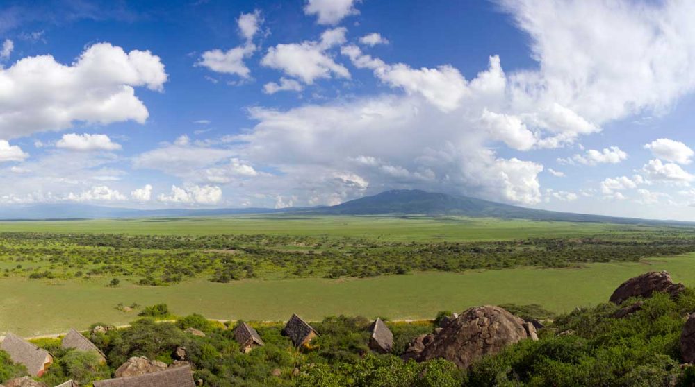 Un masaï dans le jardin de l'Olduvai Camp