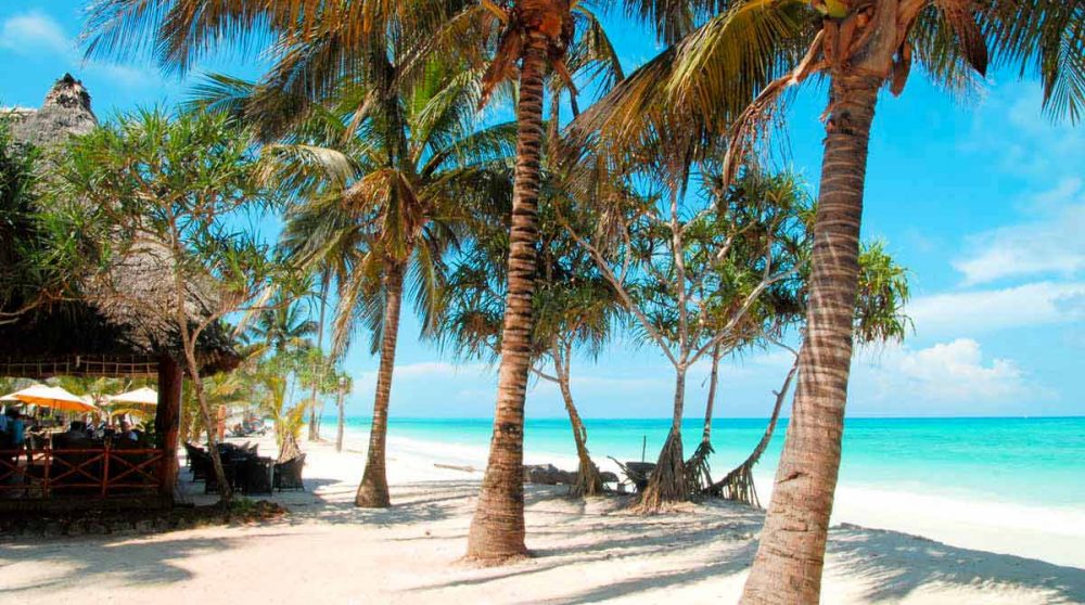 La plage au Sultan Sands