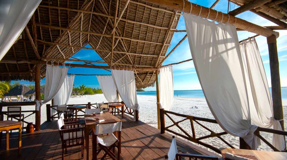 Le restaurant de la plage à Zanzibar
