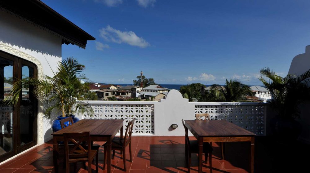 La vue depuis la terrasse de l'hôtel à Zanzibar