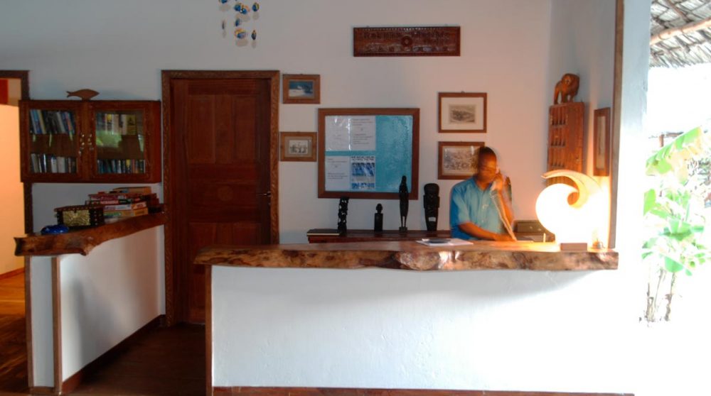 La réception de l'hôtel en Tanzanie