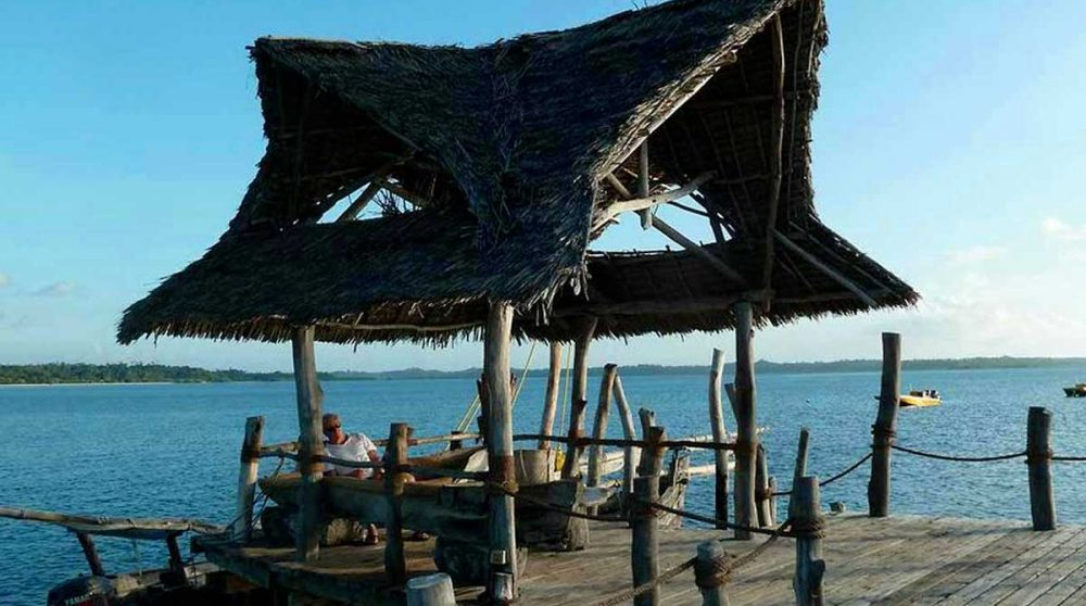 Détente sur le pont en Tanzanie