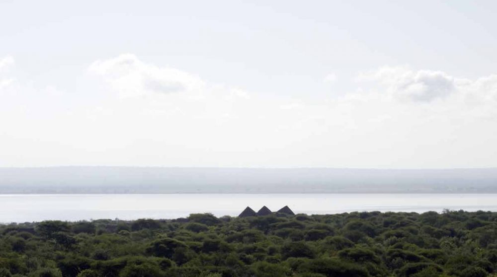 Vue du camp avec le lac Burunge derrière en Tanzanie
