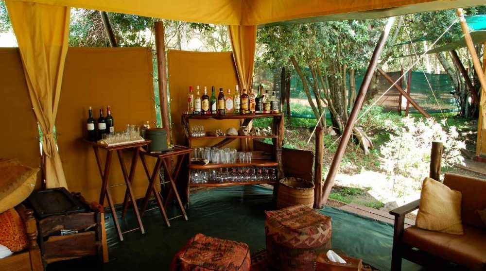 Vue du salon avec le bar au Kenya