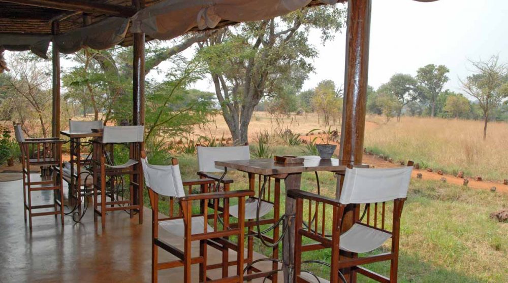 Vue sur la savane depuis la terrasse dans le parc du Serengeti