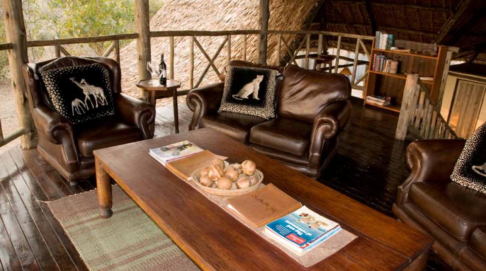 Le salon extérieur à Katavi