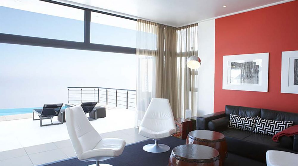 Salon près de la piscine en Afrique du Sud