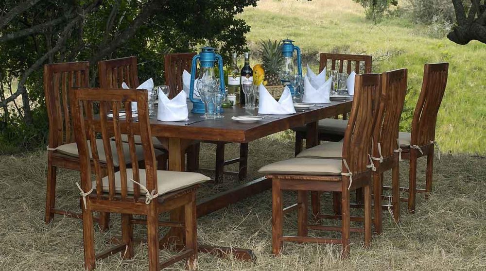 Une table dans le jardin au Kenya