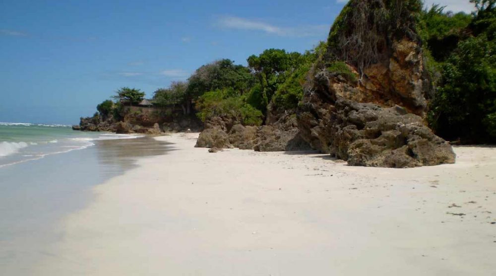 La plage de l'hôtel au Kenya
