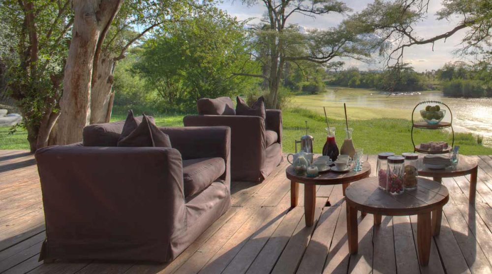 La grande terrasse face à la rivière Grumeti