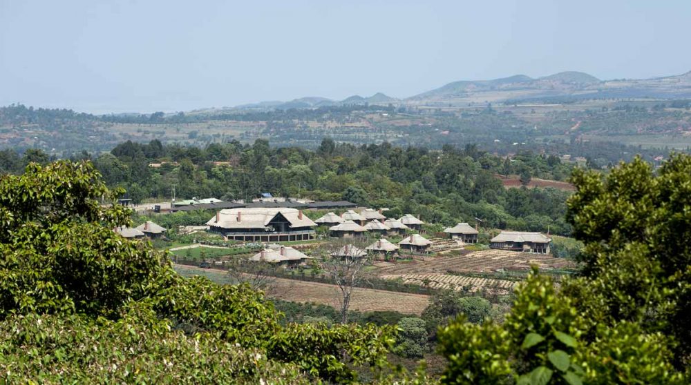 Le lodge, vu des pentes du cratère du Ngorongoro