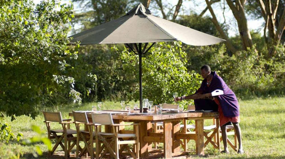 Déjeuner dans le jardin