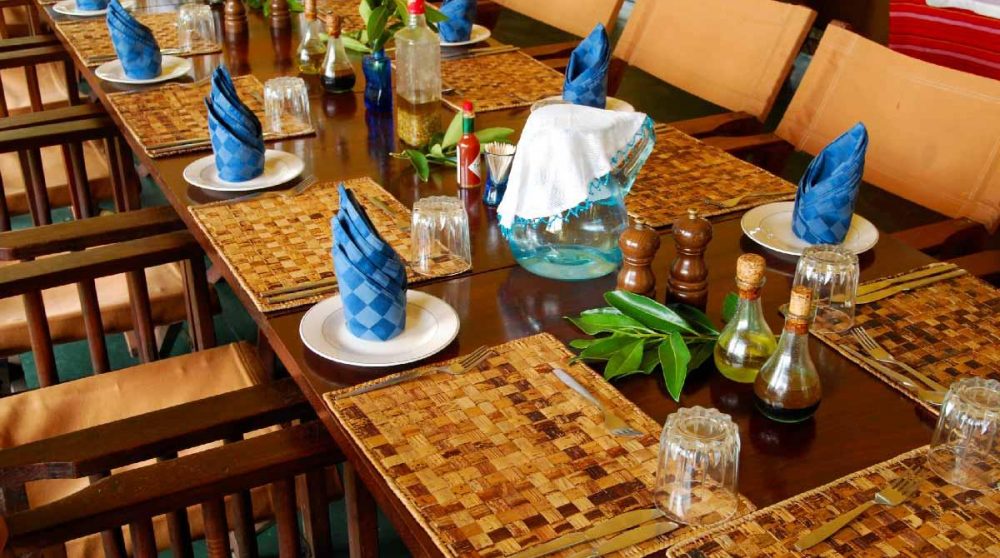 Une table pour déjeuner