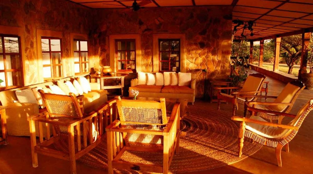 Fauteuils dans le salon