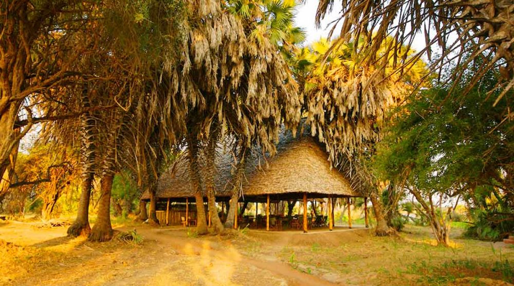 Fin de journée au camp dans la réserve de Selous