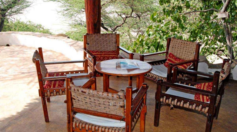 Table sur la terrasse