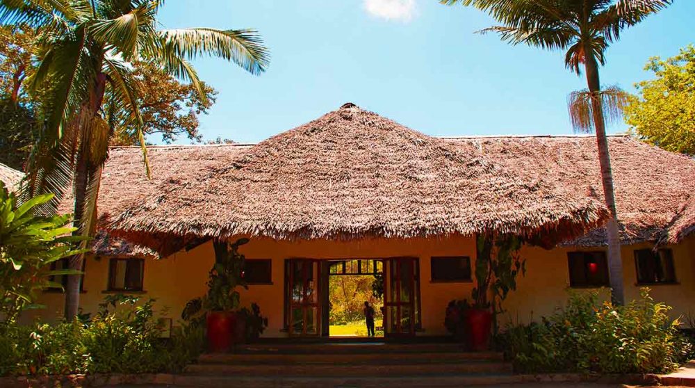 L'entrée de l'hôtel