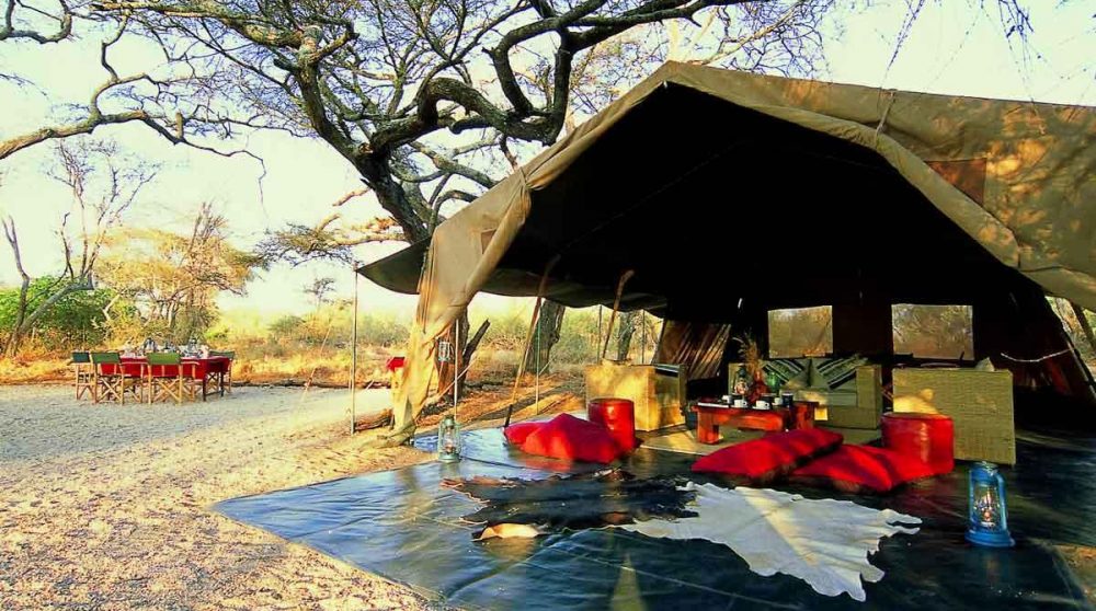Extérieur d'une tente commune