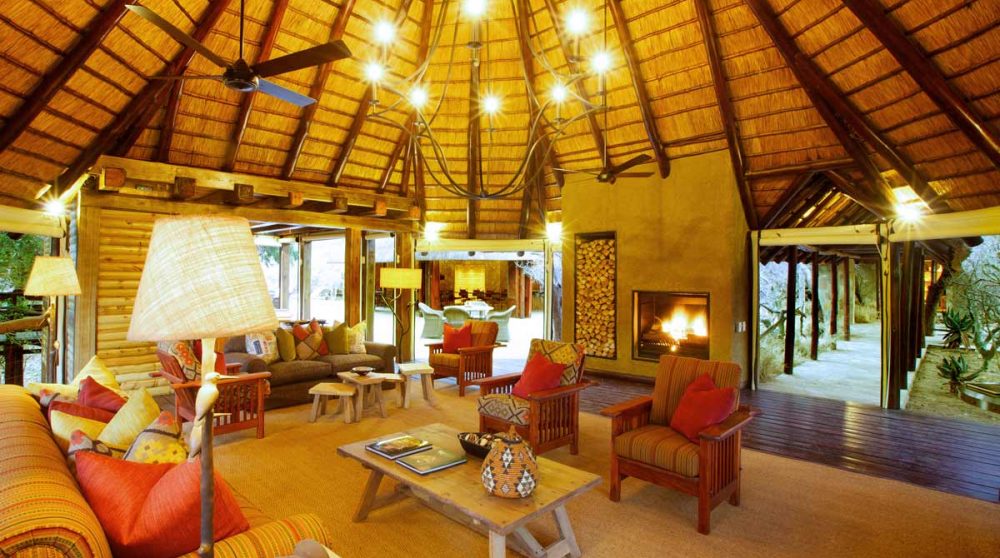 Le salon en fin de journée