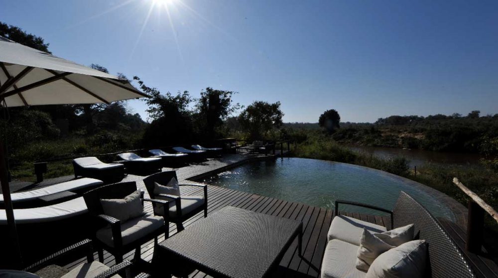 Autre vue de la terrasse au soleil