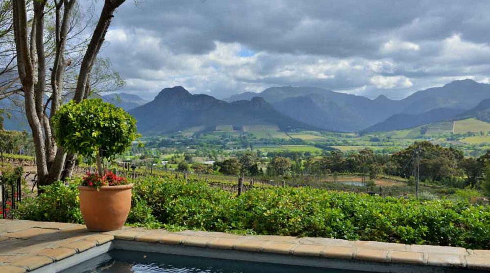 La piscine et la vallée en Afrique du Sud