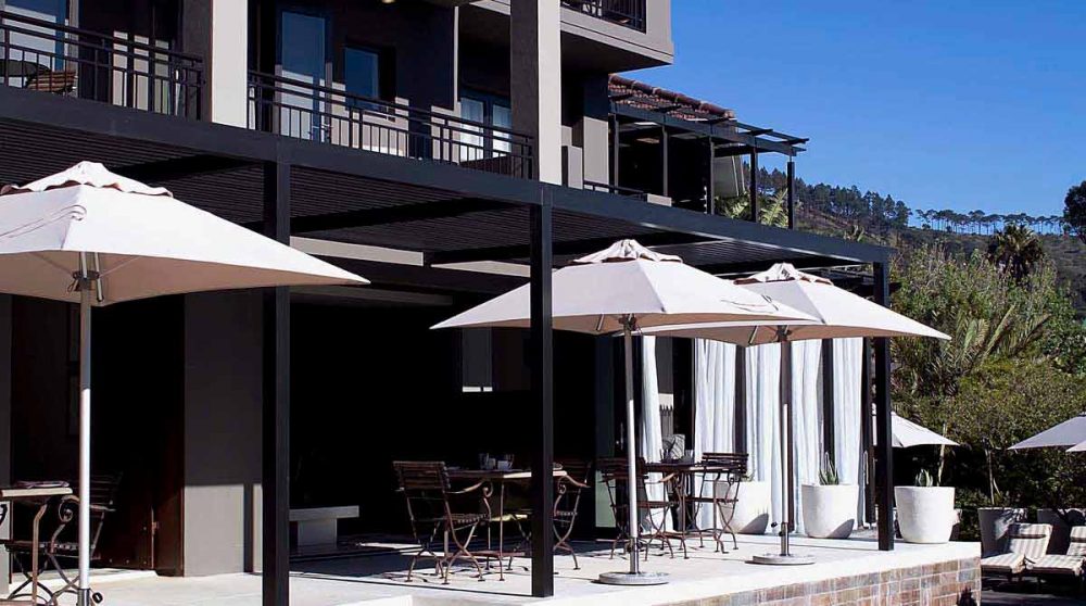 La terrasse près de la piscine