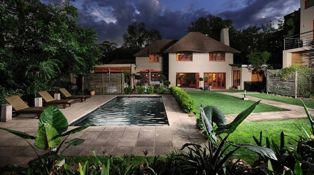 La piscine la nuit en Afrique du Sud