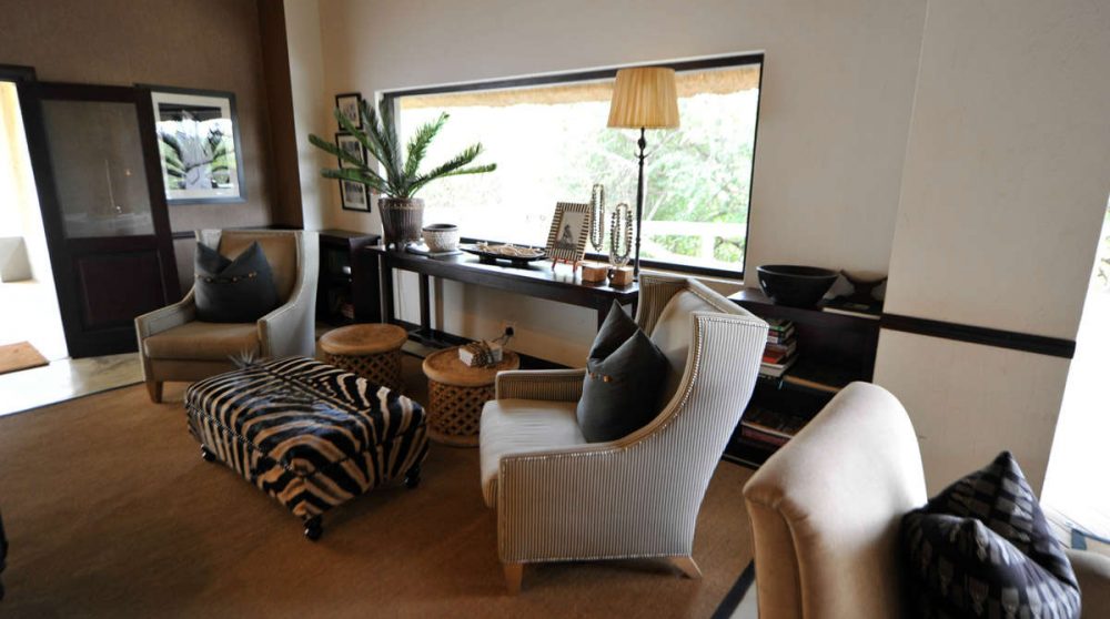 Fauteuils dans le salon