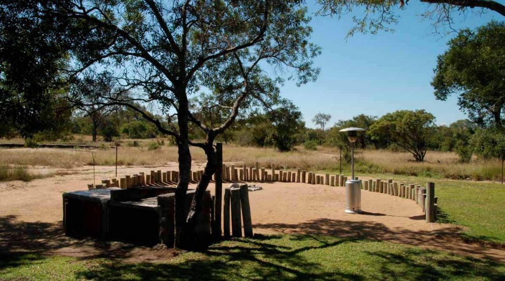 Une installation pour faire un feu de camp