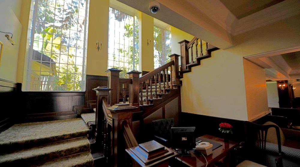 L'escalier à l'entrée