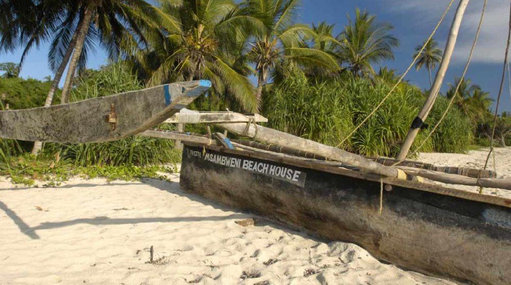 Bateau traditionnel sur la plage