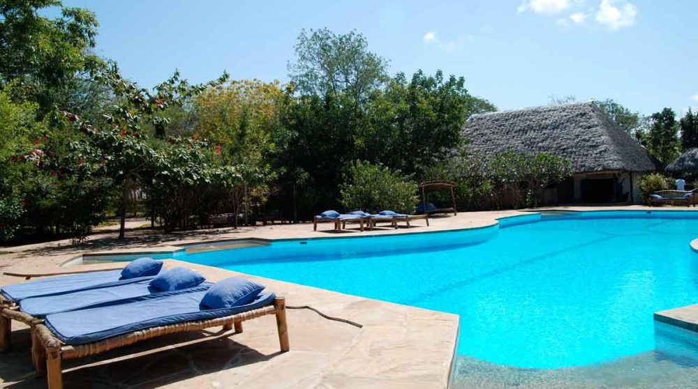 Détente au bord de la piscine