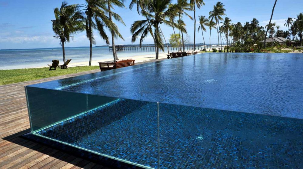 La plage vue depuis la piscine à Zanzibar