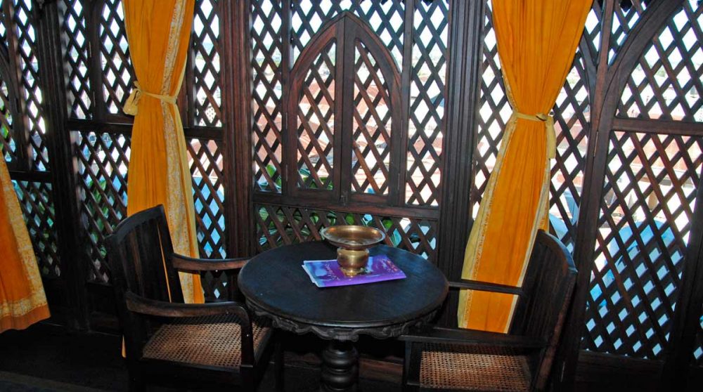 Table sur la terrasse à Stone Town