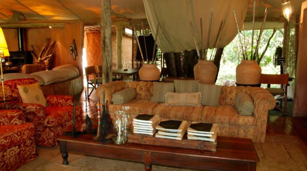 Salon sous une tente au Kenya