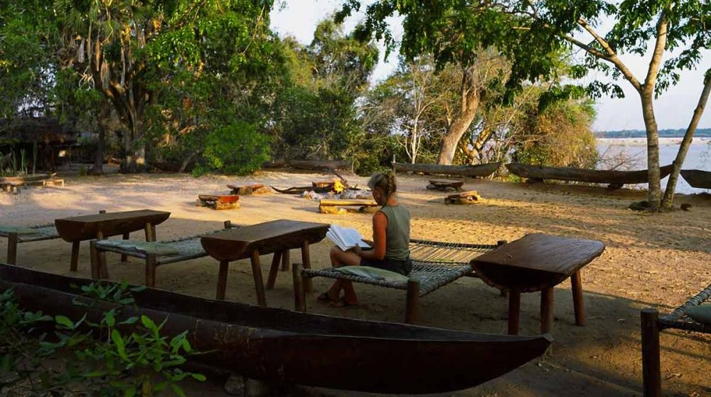 Détente en plein air dans la réserve de Selous