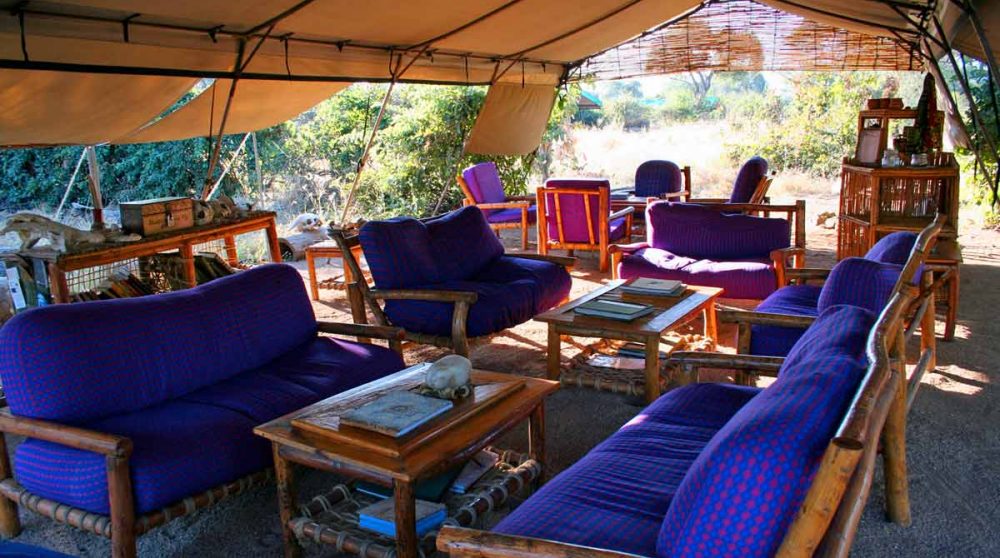 Salon sous une tente dans le parc de Ruaha