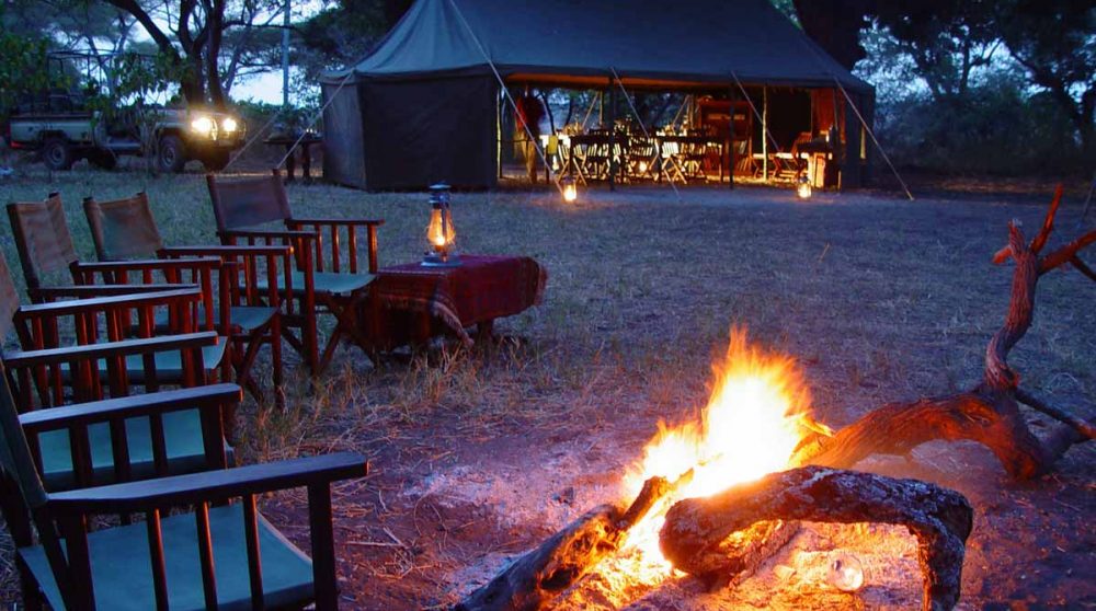 Soirée au coin du feu en Tanzanie