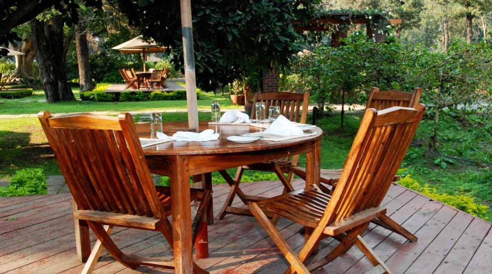 Déjeuner dans le jardin à Arusha