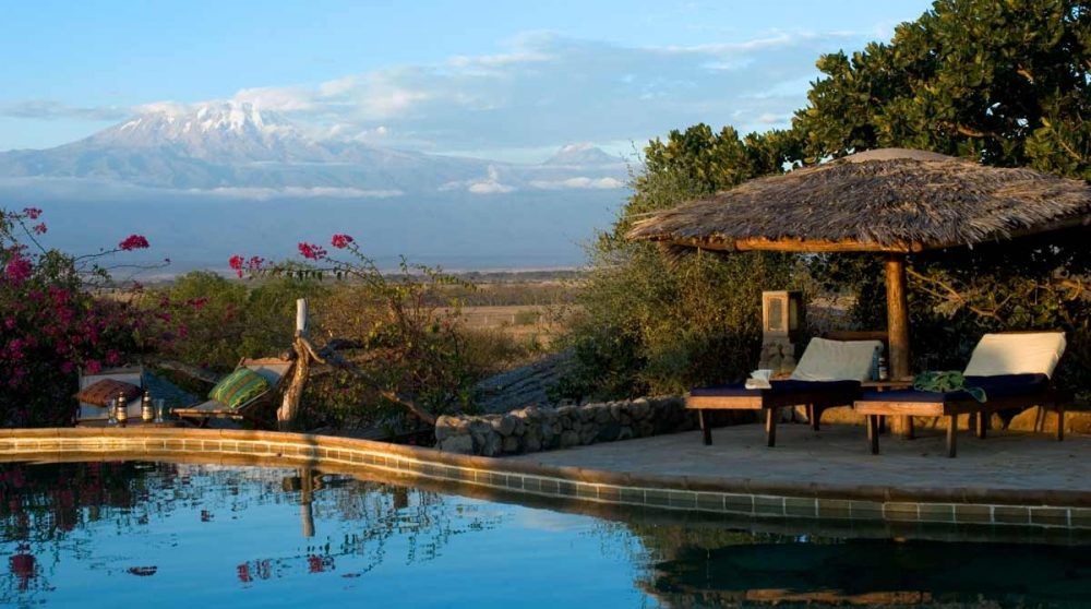 Le Kilimandjaro vue depuis la piscine en Tanzanie