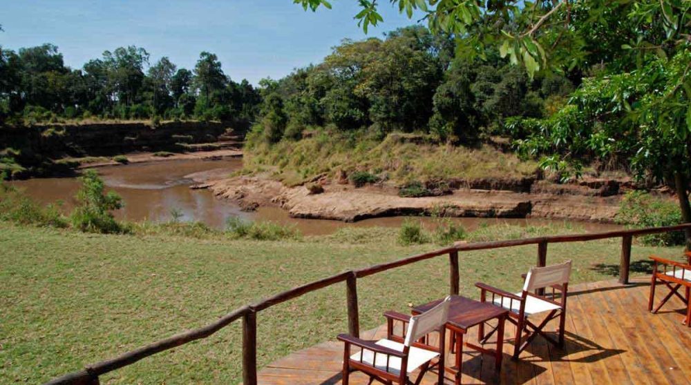 Vue sur la rivière depuis la terrasse dans le Masaï Mara