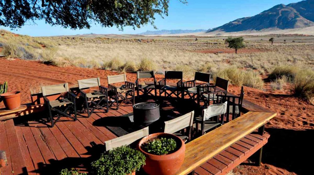 Fauteuils sur la terrasse à Namib