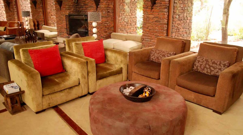 Les fauteuils du salon à Marakele