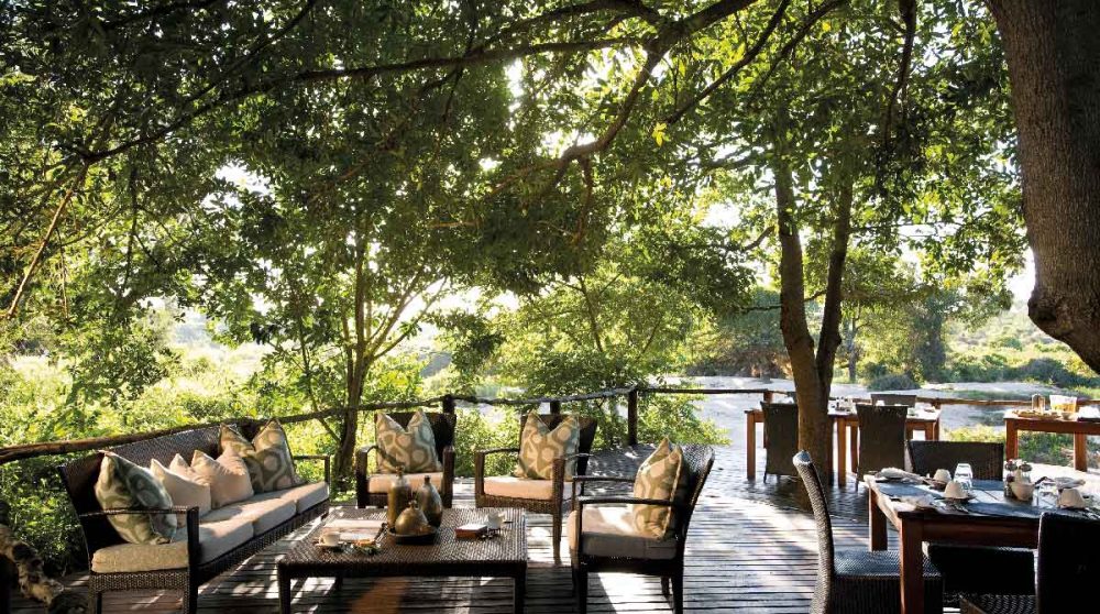 Un salon en plein air à Sabi Sand