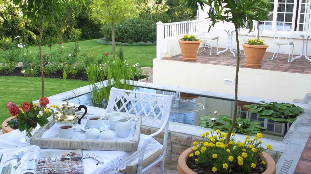 Le petit-déjeuner sur la terrasse