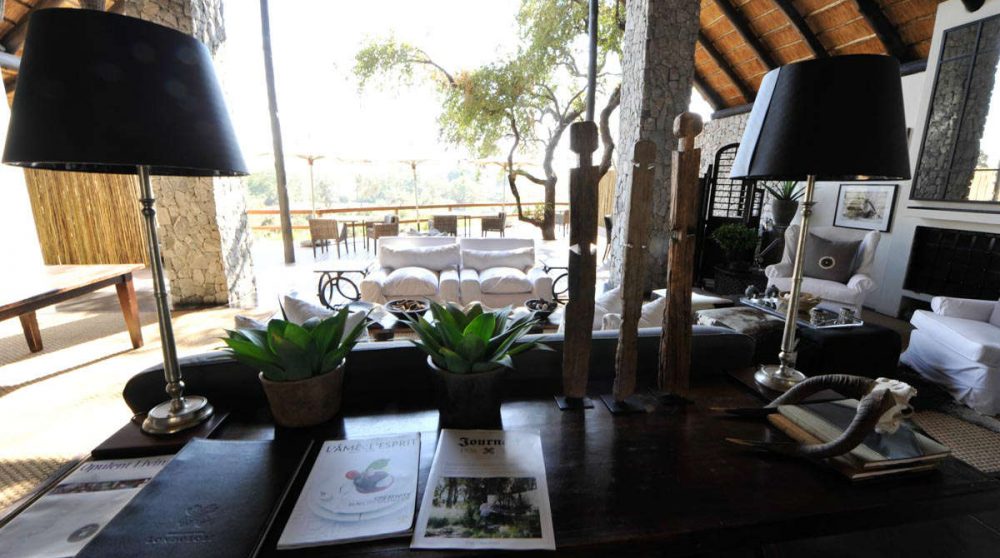 Salon donnant sur la terrasse en Afrique du Sud