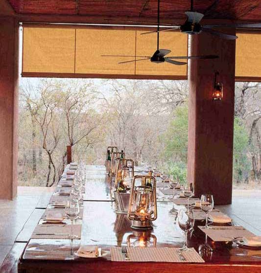 Table sur la terrasse en Afrique du Sud