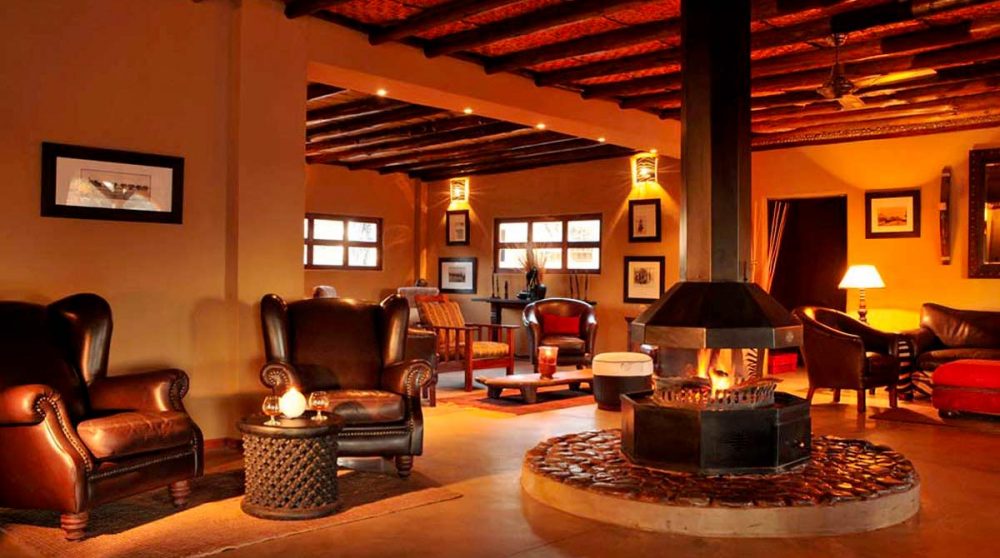 Le salon du lodge à Kalahari