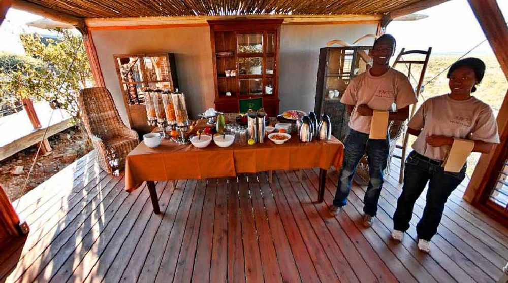 Personnel chaleureux du camp à Etosha