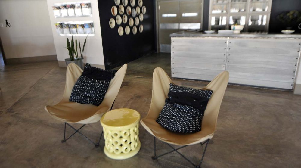 Fauteuils dans le salon en Namibie